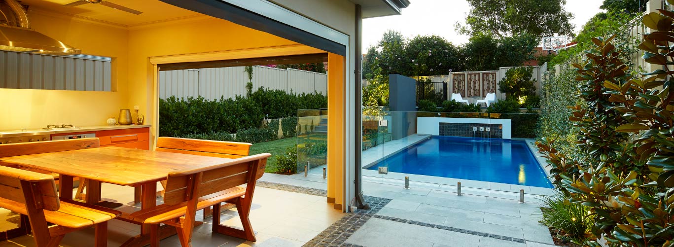 cleaning-tips-for-poolside-outdoor-kitchens-blogimage1